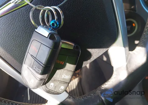 2014 Chrysler 300 из США, поврежденный, VIN 2C3CCAAG1EH288561